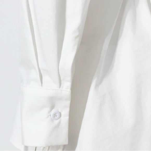 🌺Available🌺 Relaxed Tailored Fit Cotton Blouse, Button Down - Picture 3 of 3